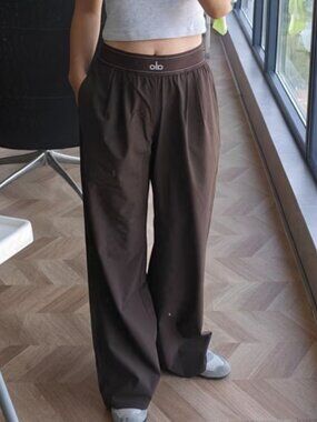 Alo Yoga M Espresso Regular 30" Inseam Trouser - Capsule Wardrobe Essential🌱